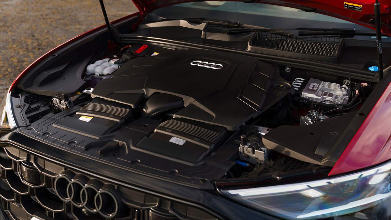 Audi Q8 engine and gearbox evo